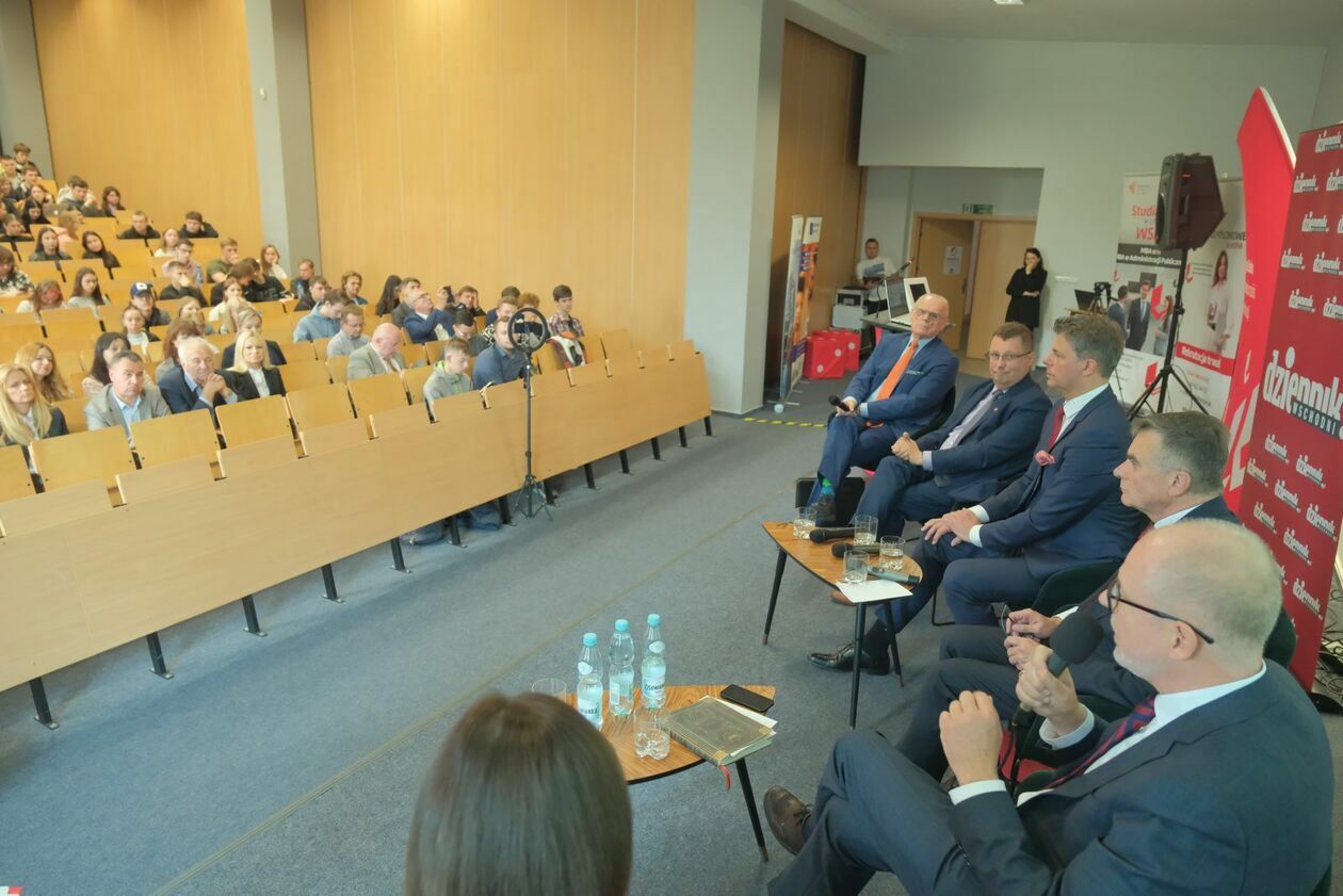  Debata kandydatów na senatorów w lubelskiej WSPA (zdjęcie 25) - Autor: DW