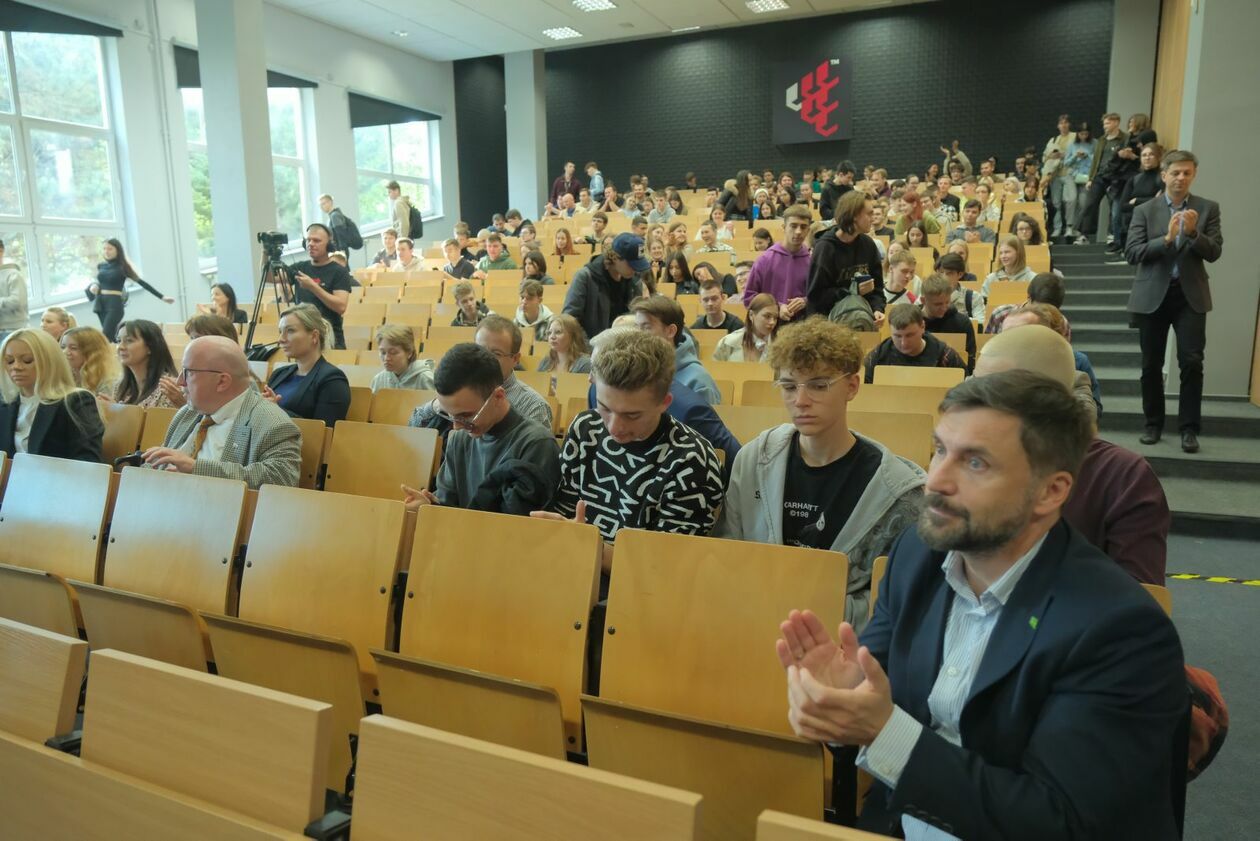  Debata kandydatów na senatorów w lubelskiej WSPA (zdjęcie 2) - Autor: DW