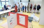 Wybory 2023. Głosowanie w Obwodowej Komisji Wyborczej nr 189 przy ul. Berylowej 7 (zdjęcie 4)
