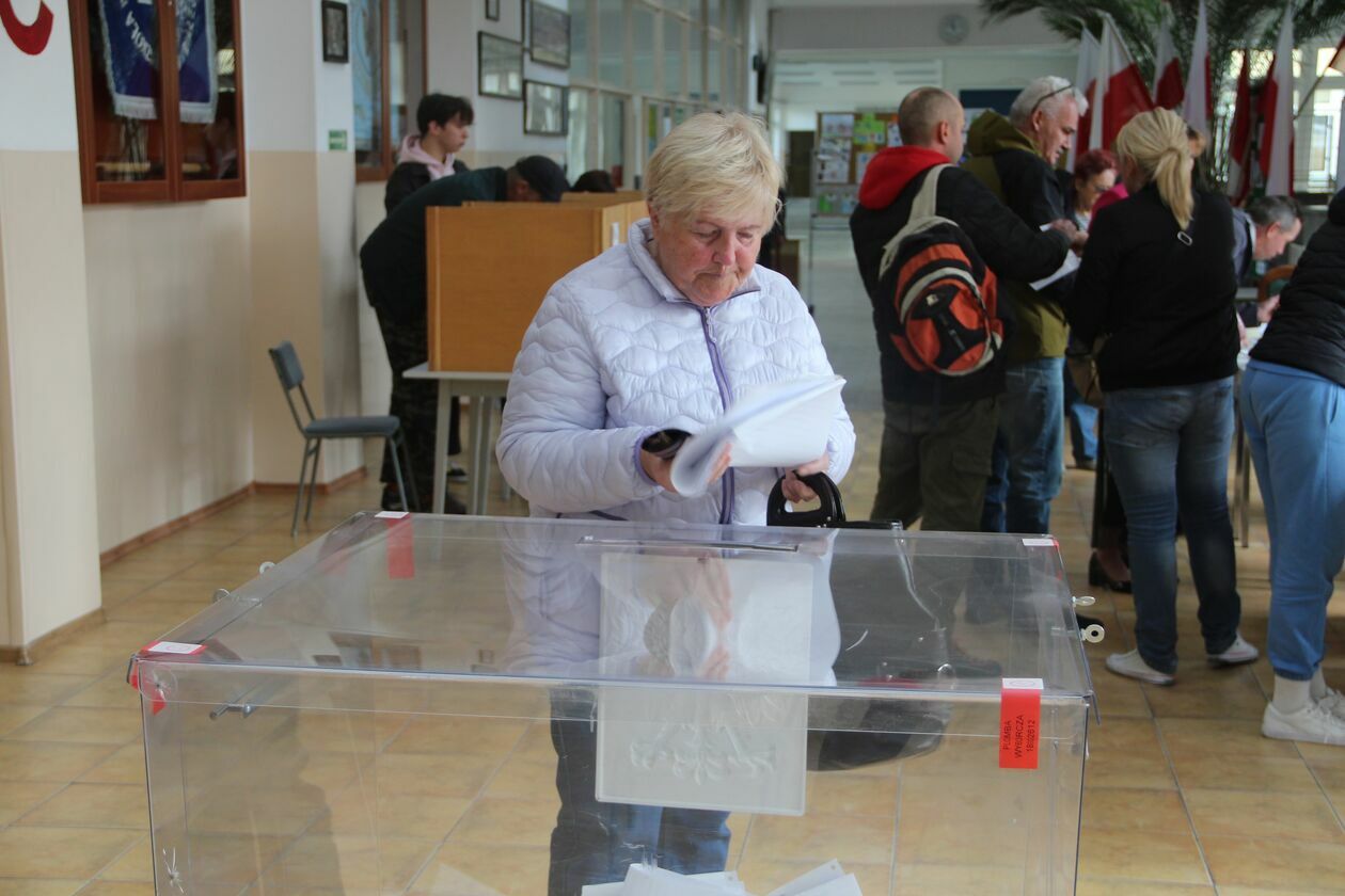  Wybory 2023 w Białej Podlaskiej. Mieszkańcy głosują  (zdjęcie 7) - Autor: Ewelina Burda