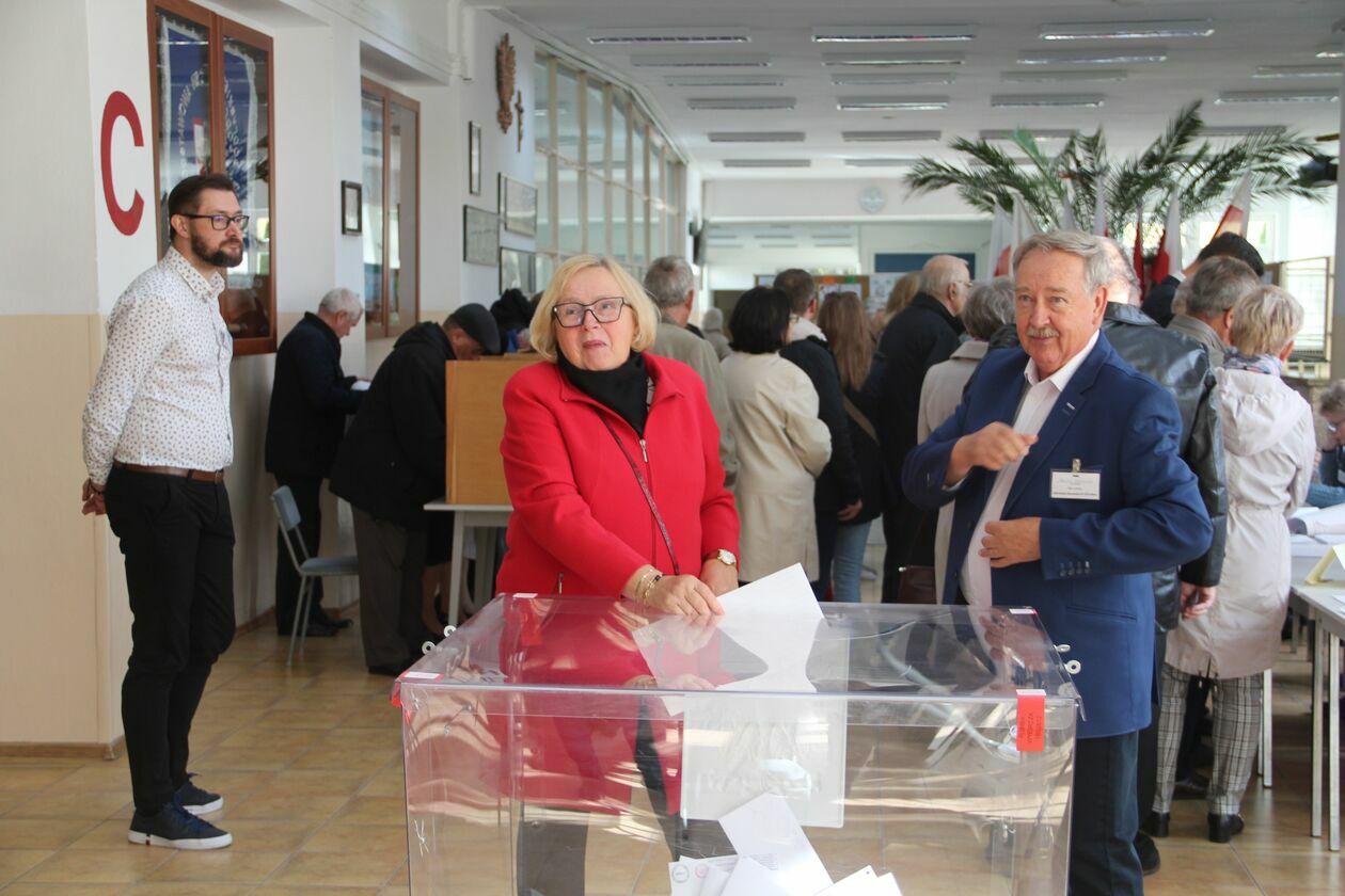  Wybory 2023 w Białej Podlaskiej. Mieszkańcy głosują  (zdjęcie 5) - Autor: Ewelina Burda