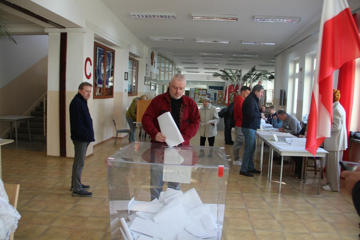 Wybory 2023 w Białej Podlaskiej. Mieszkańcy głosują  - Autor: Ewelina Burda