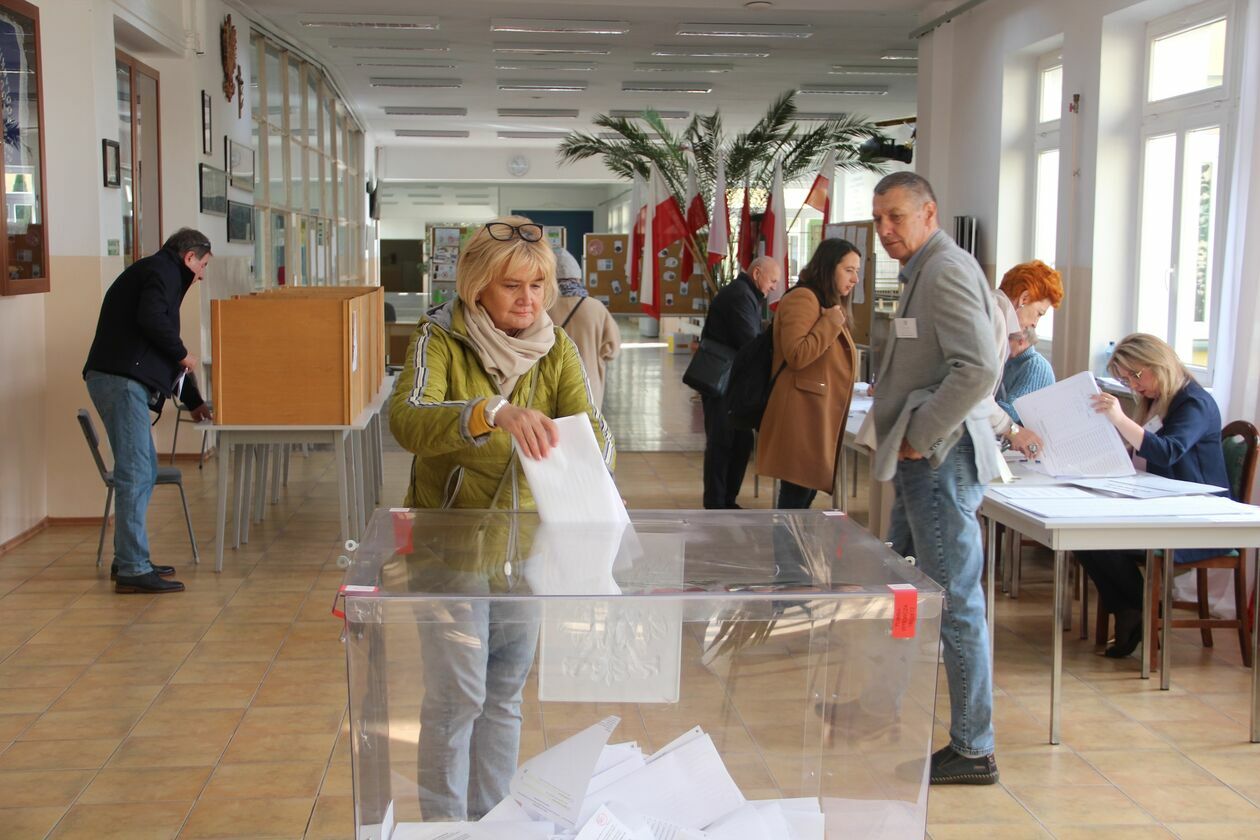  Wybory 2023 w Białej Podlaskiej. Mieszkańcy głosują  (zdjęcie 11) - Autor: Ewelina Burda