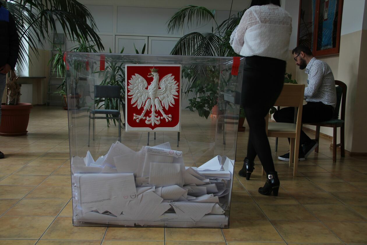  Wybory 2023 w Białej Podlaskiej. Mieszkańcy głosują  (zdjęcie 8) - Autor: Ewelina Burda