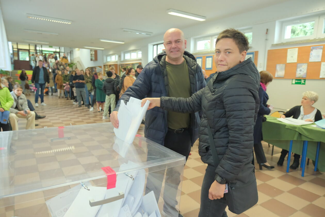  Wybory w Lublinie. Lokal wyborczy nr 126 przy Alei Spółdzielczości Pracy 65 (zdjęcie 17) - Autor: DW