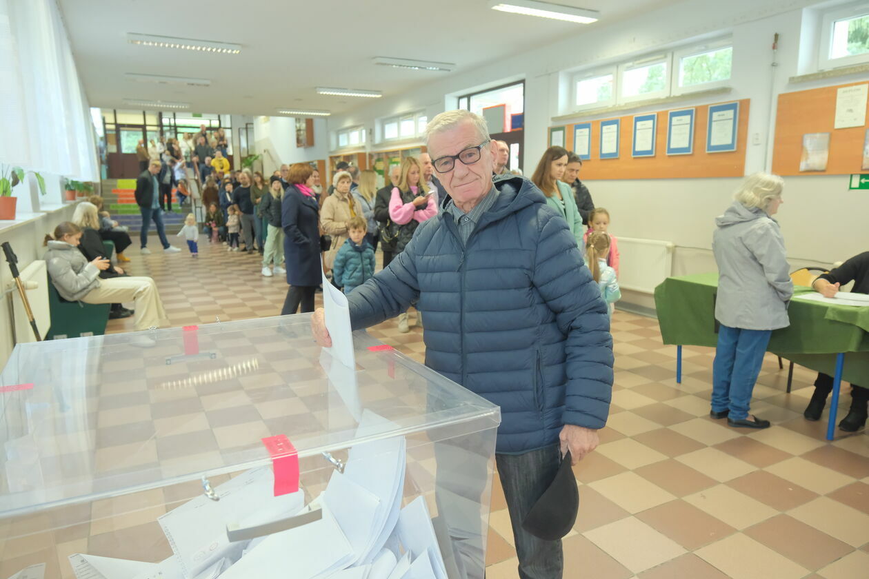 Wybory w Lublinie. Lokal wyborczy nr 126 przy Alei Spółdzielczości Pracy 65 - Autor: DW