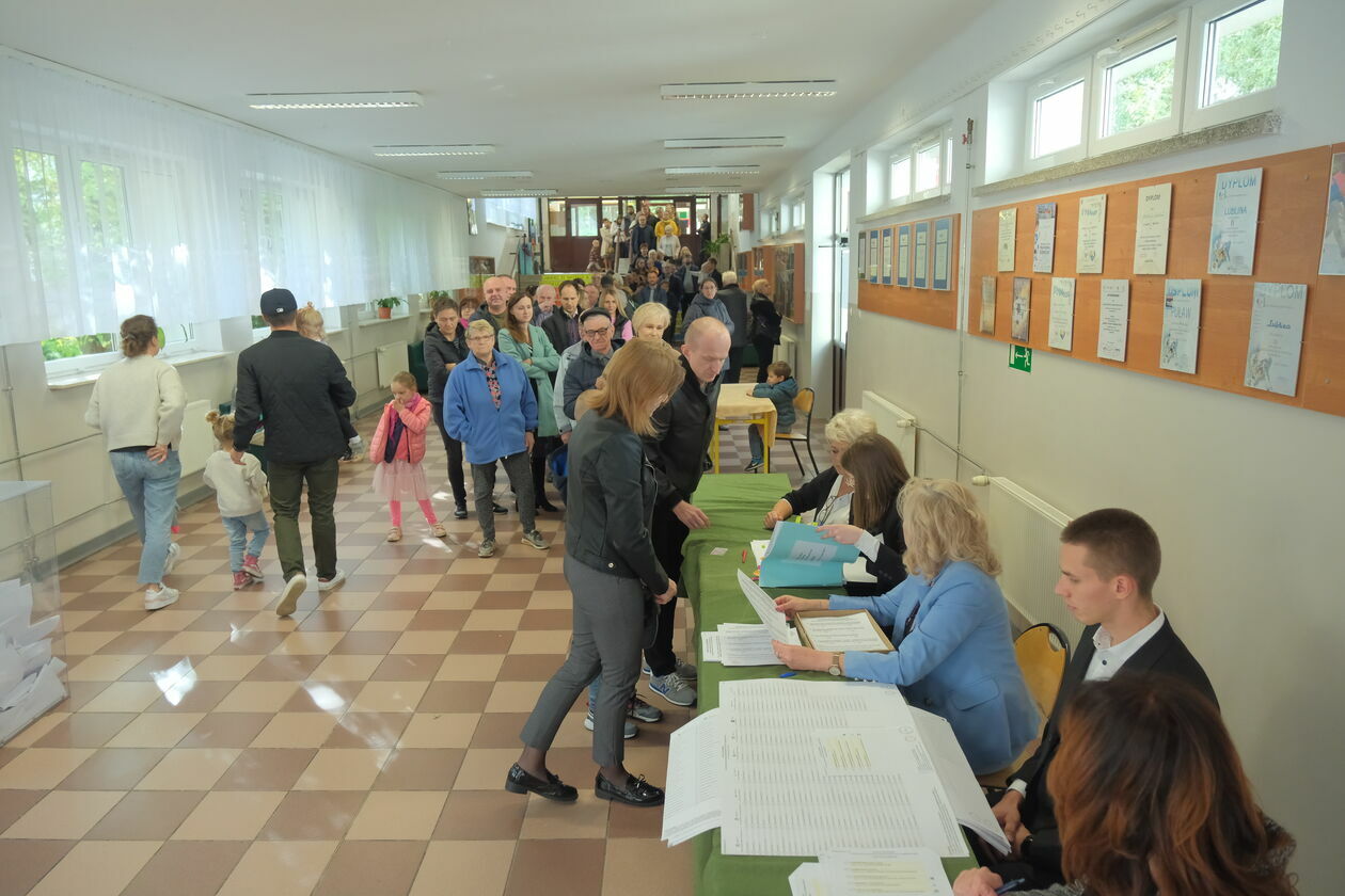  Wybory w Lublinie. Lokal wyborczy nr 126 przy Alei Spółdzielczości Pracy 65 (zdjęcie 23) - Autor: DW