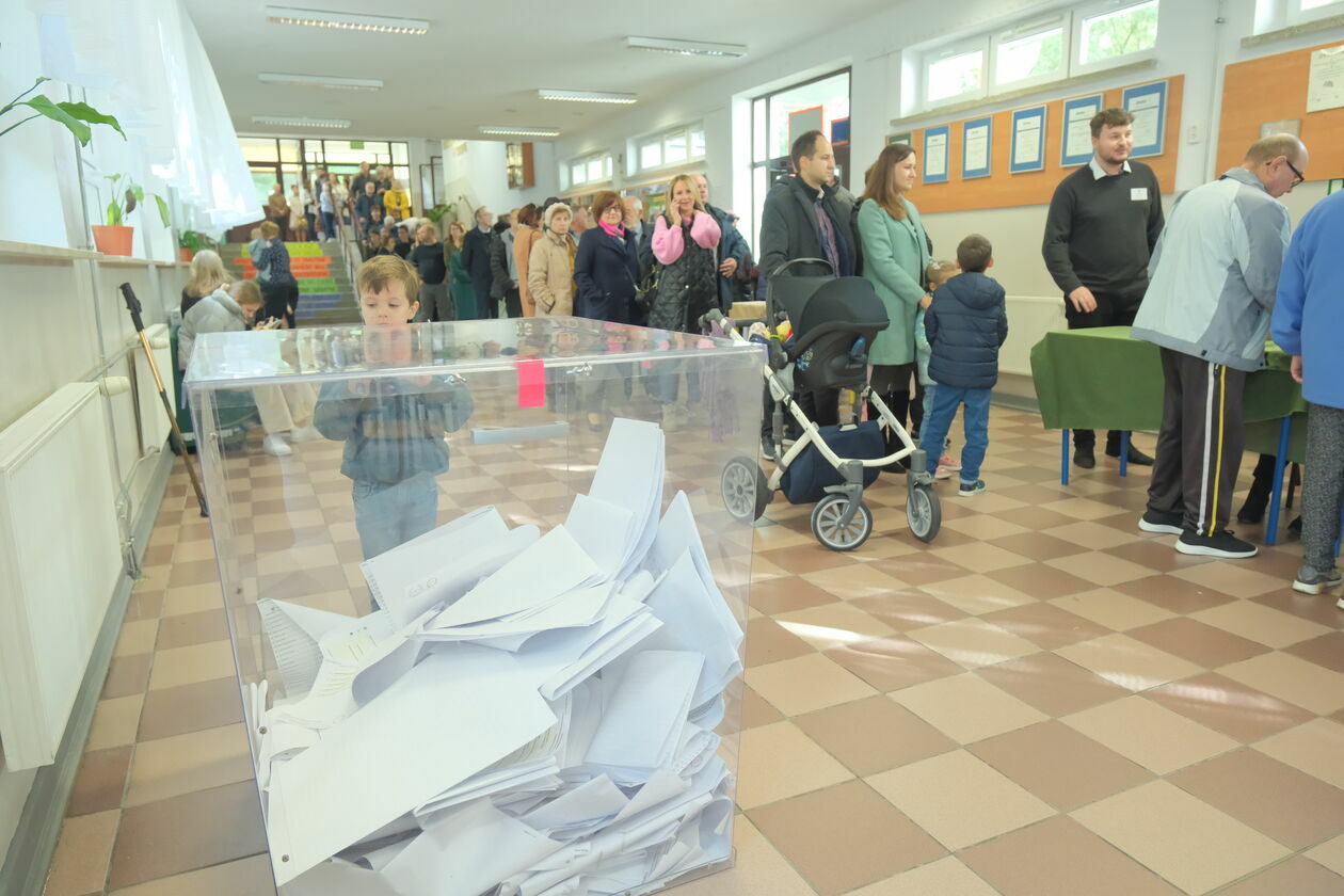  Wybory w Lublinie. Lokal wyborczy nr 126 przy Alei Spółdzielczości Pracy 65 (zdjęcie 20) - Autor: DW