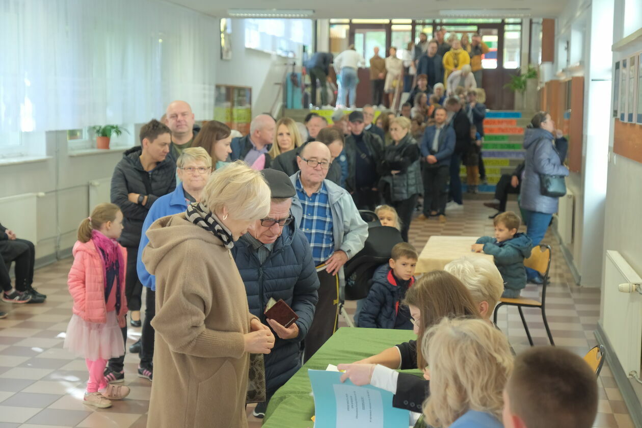  Wybory w Lublinie. Lokal wyborczy nr 126 przy Alei Spółdzielczości Pracy 65 (zdjęcie 21) - Autor: DW