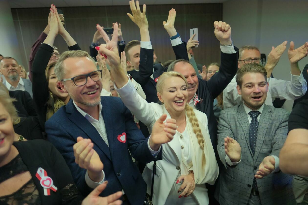  Wybory 2023. Wieczór wyborczy Koalicji Obywatelskiej i Trzeciej Drogi w Lublinie (zdjęcie 14) - Autor: DW