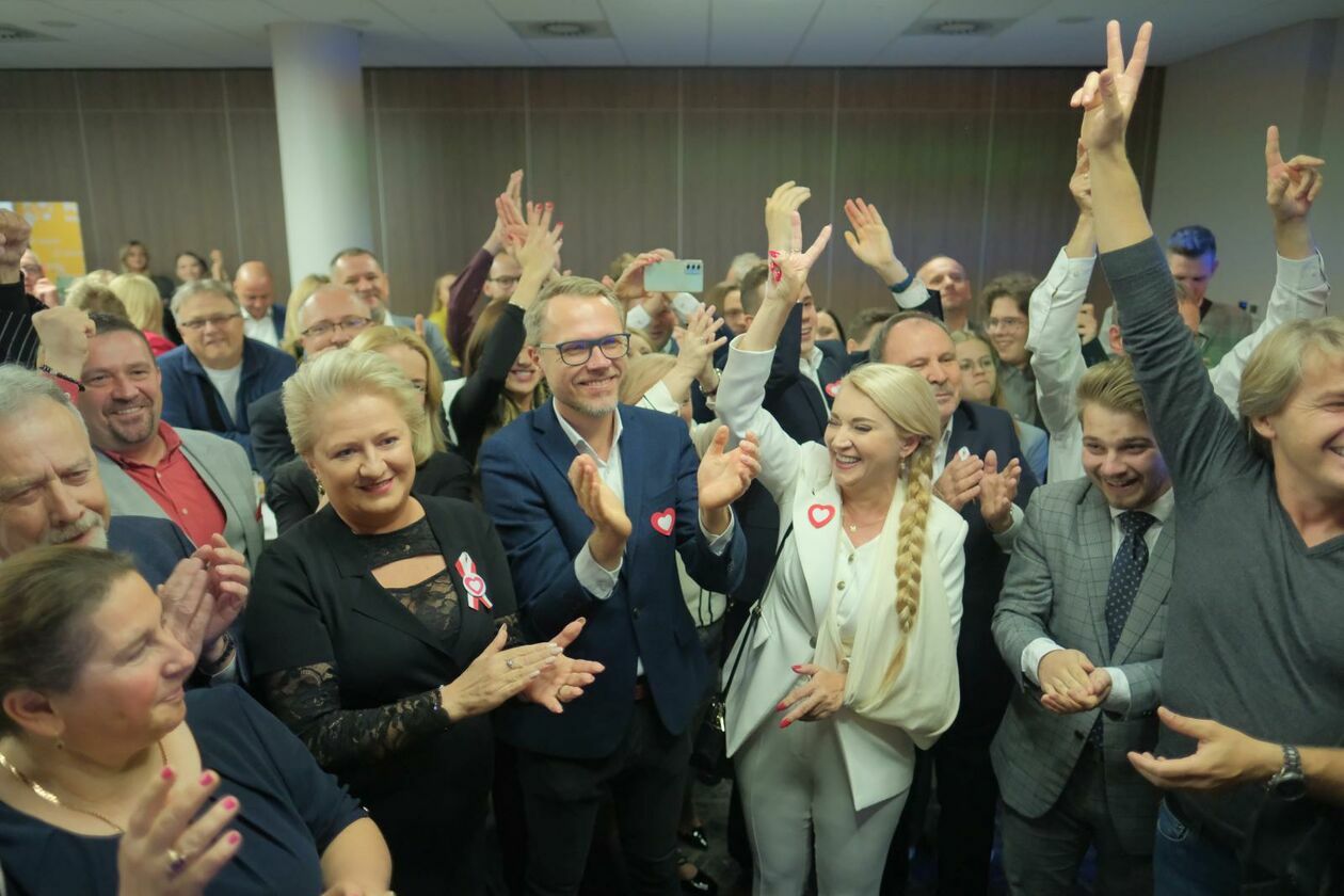  Wybory 2023. Wieczór wyborczy Koalicji Obywatelskiej i Trzeciej Drogi w Lublinie (zdjęcie 18) - Autor: DW