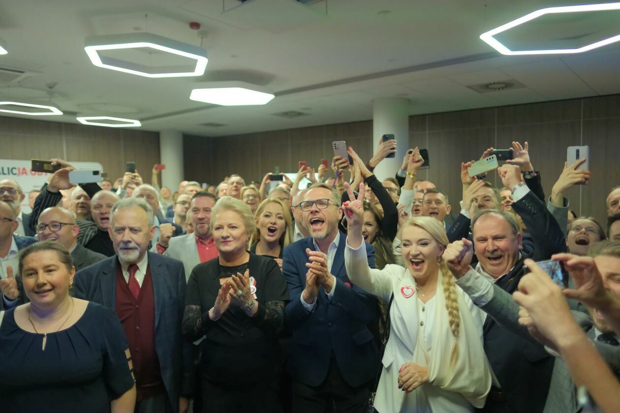  Wybory 2023. Wieczór wyborczy Koalicji Obywatelskiej i Trzeciej Drogi w Lublinie (zdjęcie 13) - Autor: DW