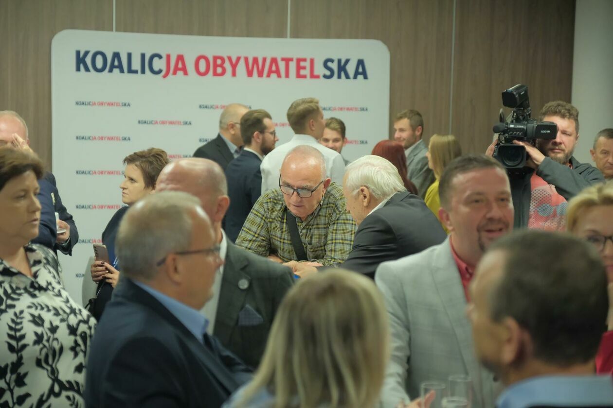  Wybory 2023. Wieczór wyborczy Koalicji Obywatelskiej i Trzeciej Drogi w Lublinie (zdjęcie 4) - Autor: DW
