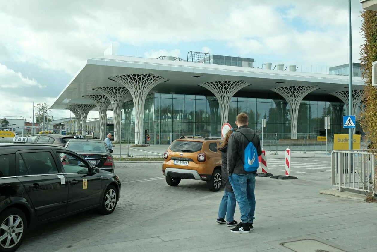  Lubelski dworzec metropolitalny wkrótce dostępny dla pasazerów (zdjęcie 12) - Autor: DW