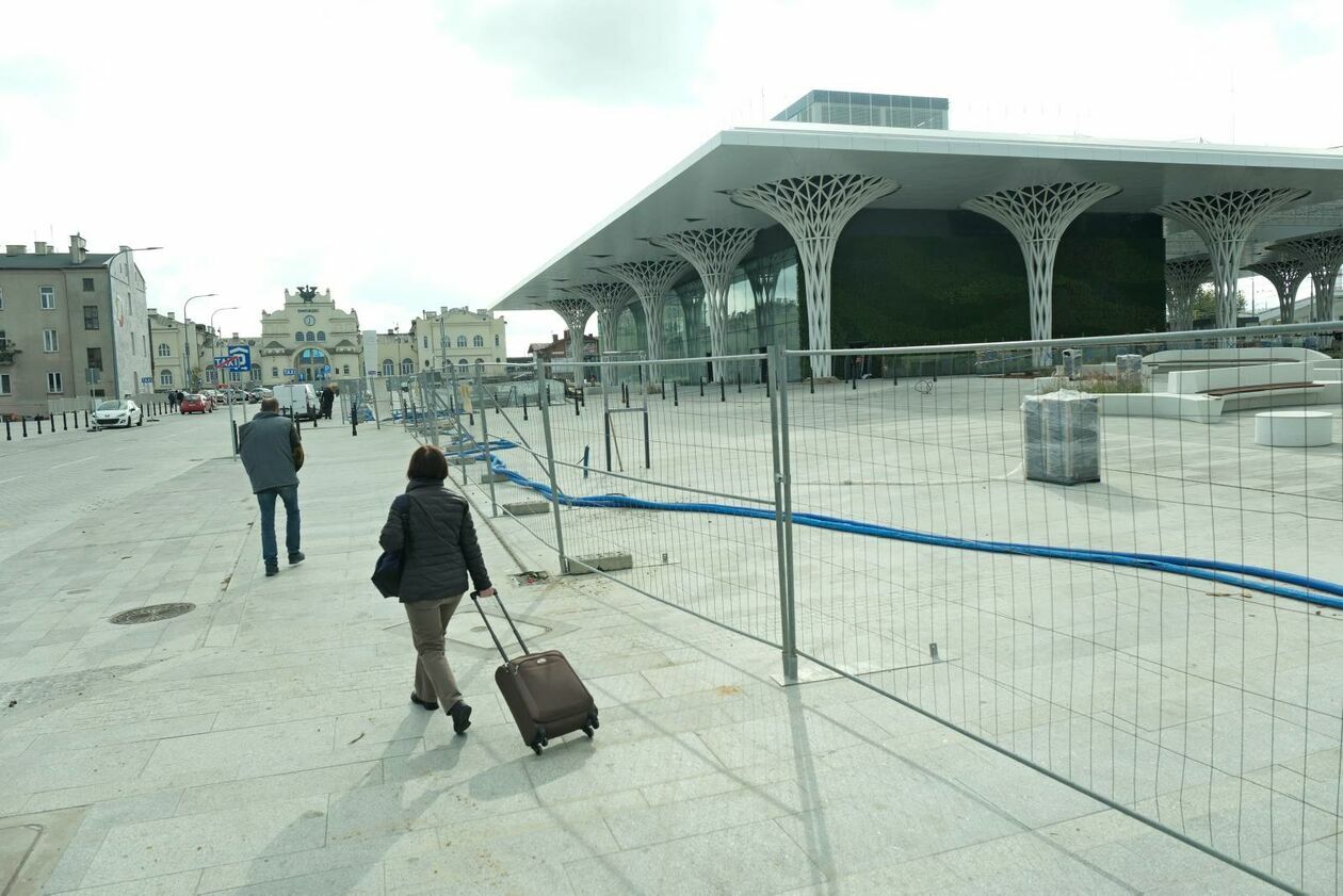  Lubelski dworzec metropolitalny wkrótce dostępny dla pasazerów (zdjęcie 1) - Autor: DW