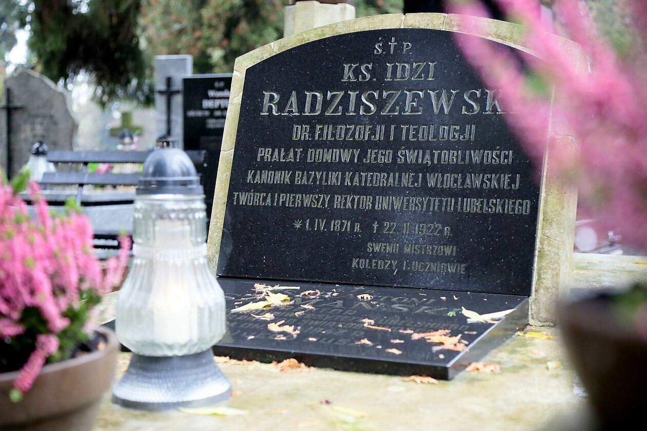  Znani na cmentarzu przy ul. Lipowej (zdjęcie 19) - Autor: Katarzyna Nastaj 