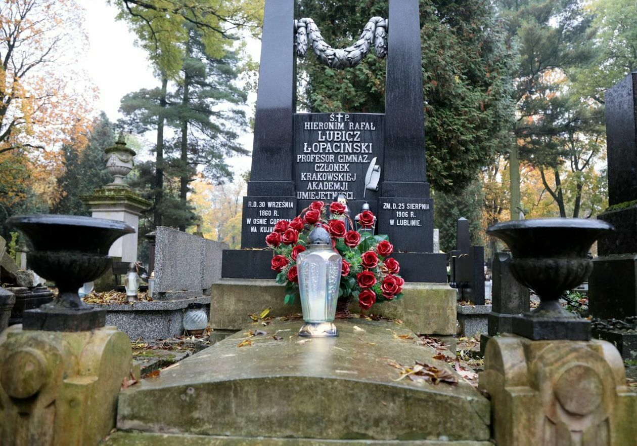  Znani na cmentarzu przy ul. Lipowej (zdjęcie 15) - Autor: Katarzyna Nastaj 