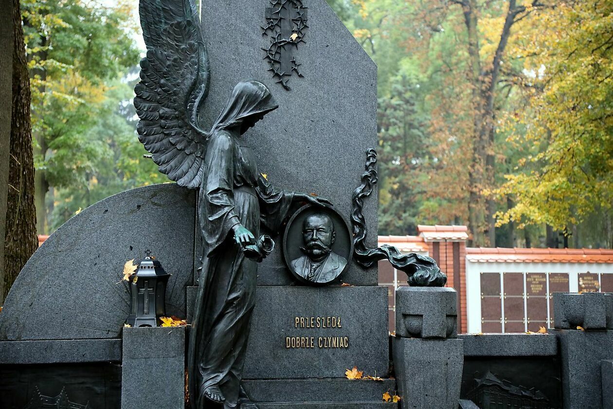  Znani na cmentarzu przy ul. Lipowej  - Autor: Katarzyna Nastaj 