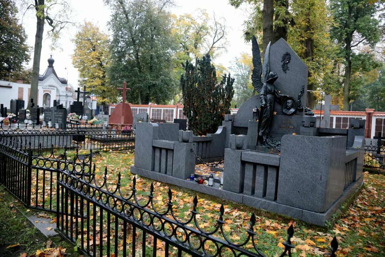  Znani na cmentarzu przy ul. Lipowej (zdjęcie 33) - Autor: Katarzyna Nastaj 