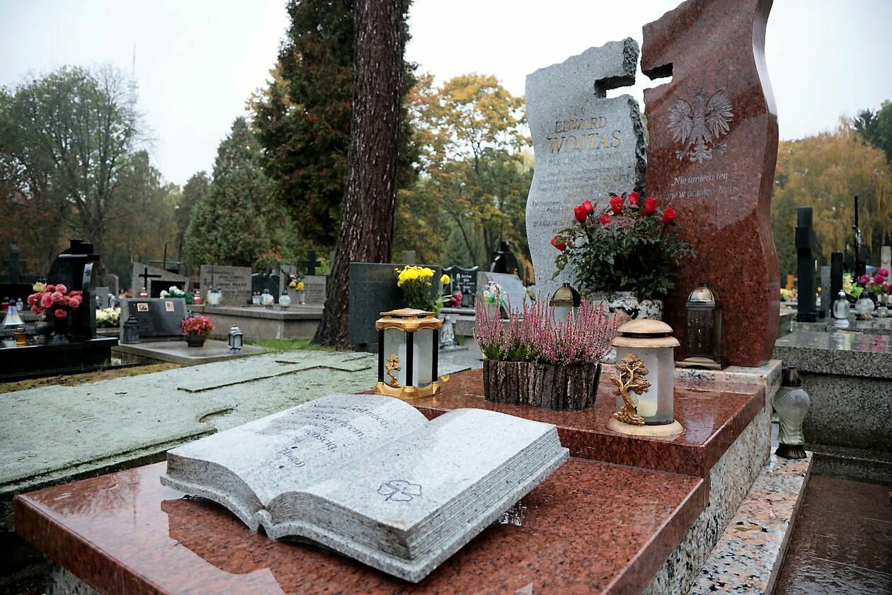  Znani na cmentarzu przy ul. Lipowej (zdjęcie 25) - Autor: Katarzyna Nastaj 