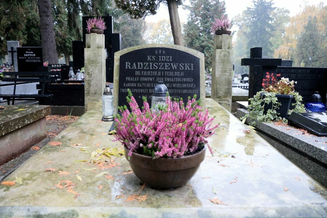  Znani na cmentarzu przy ul. Lipowej (zdjęcie 18) - Autor: Katarzyna Nastaj 