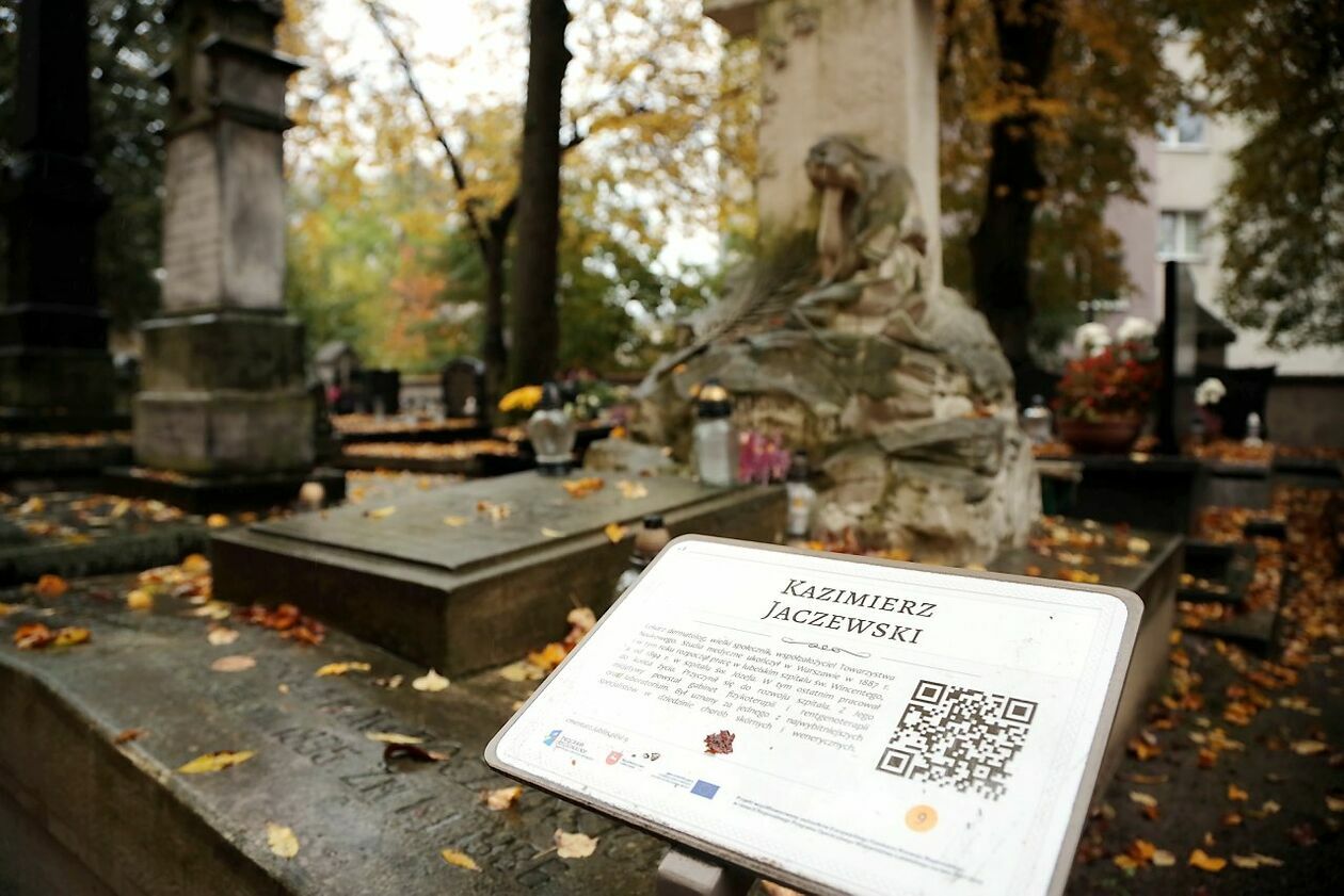  Znani na cmentarzu przy ul. Lipowej (zdjęcie 2) - Autor: Katarzyna Nastaj 