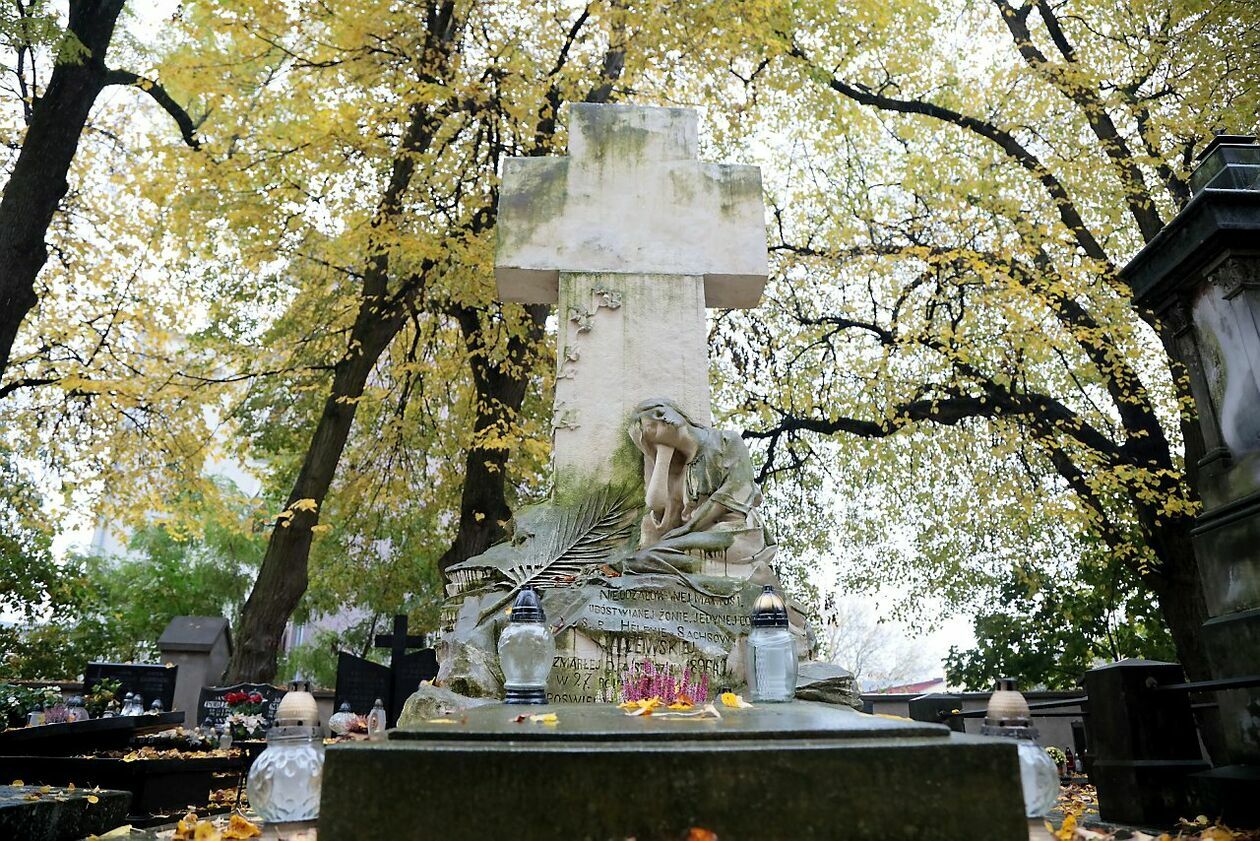  Znani na cmentarzu przy ul. Lipowej (zdjęcie 6) - Autor: Katarzyna Nastaj 