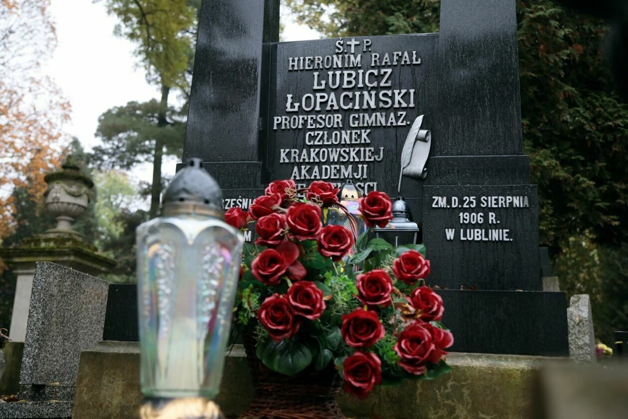  Znani na cmentarzu przy ul. Lipowej (zdjęcie 16) - Autor: Katarzyna Nastaj 