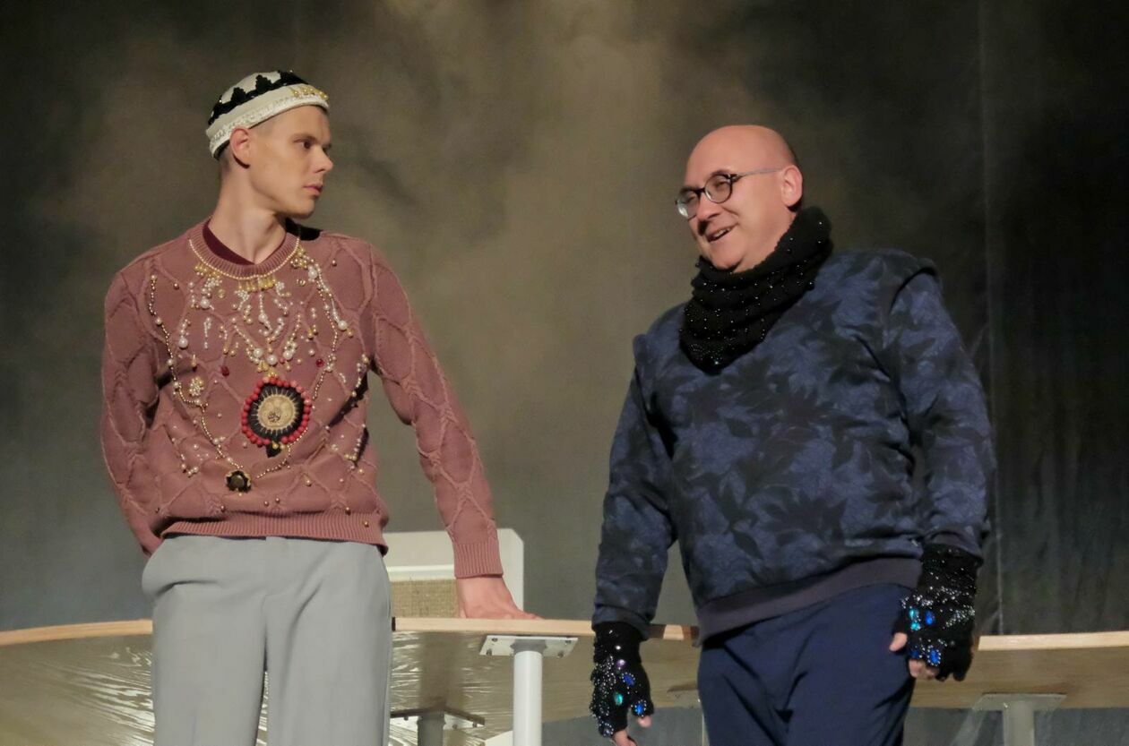  Hamlet na sprzedaż: premiera w Teatrze im. Juliusza Osterwy w lublinie (zdjęcie 17) - Autor: DW