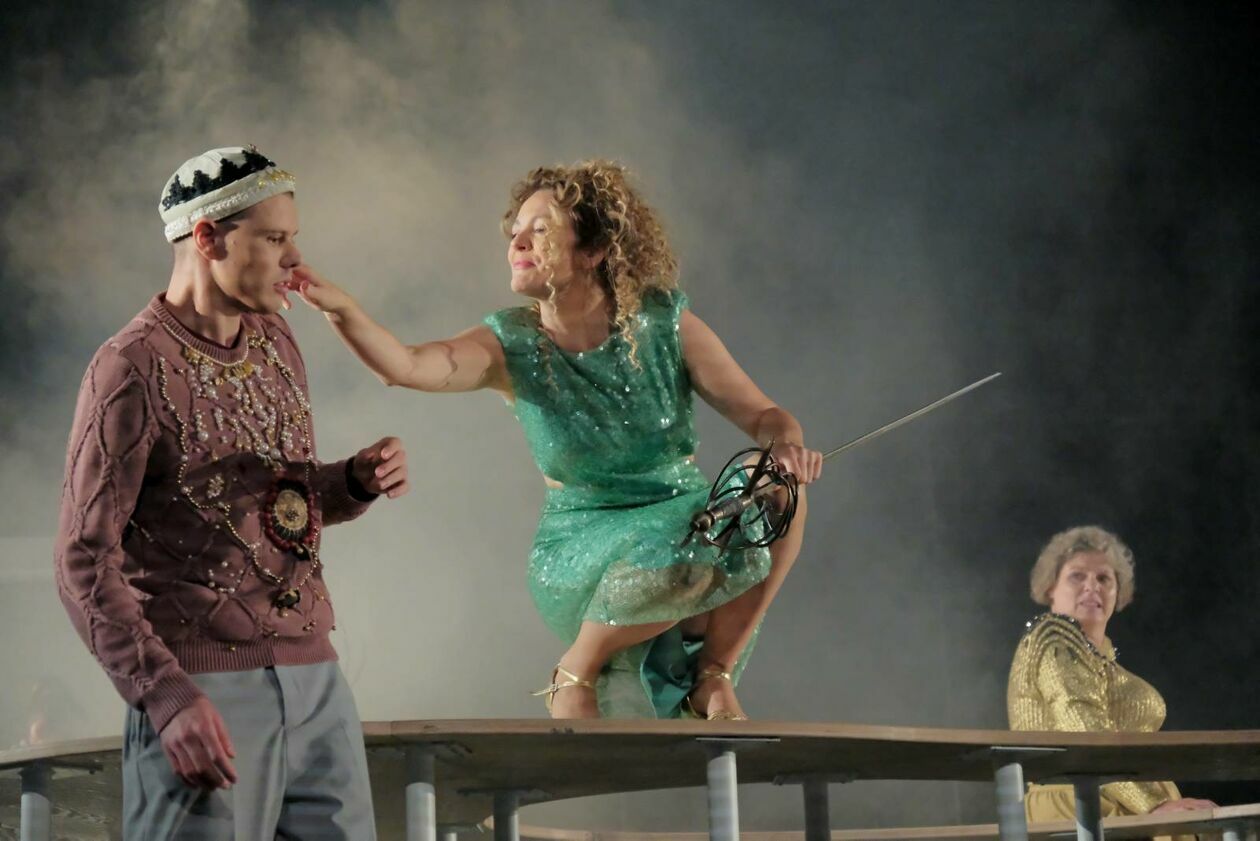  Hamlet na sprzedaż: premiera w Teatrze im. Juliusza Osterwy w lublinie (zdjęcie 20) - Autor: DW