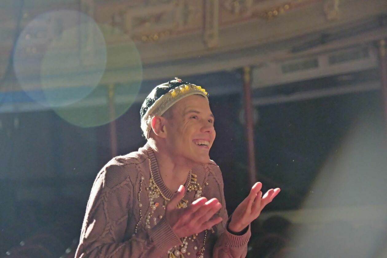  Hamlet na sprzedaż: premiera w Teatrze im. Juliusza Osterwy w lublinie (zdjęcie 8) - Autor: DW