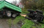 Wypadek ciągnika z kukurydzą w Górze Grabowiec (zdjęcie 3)