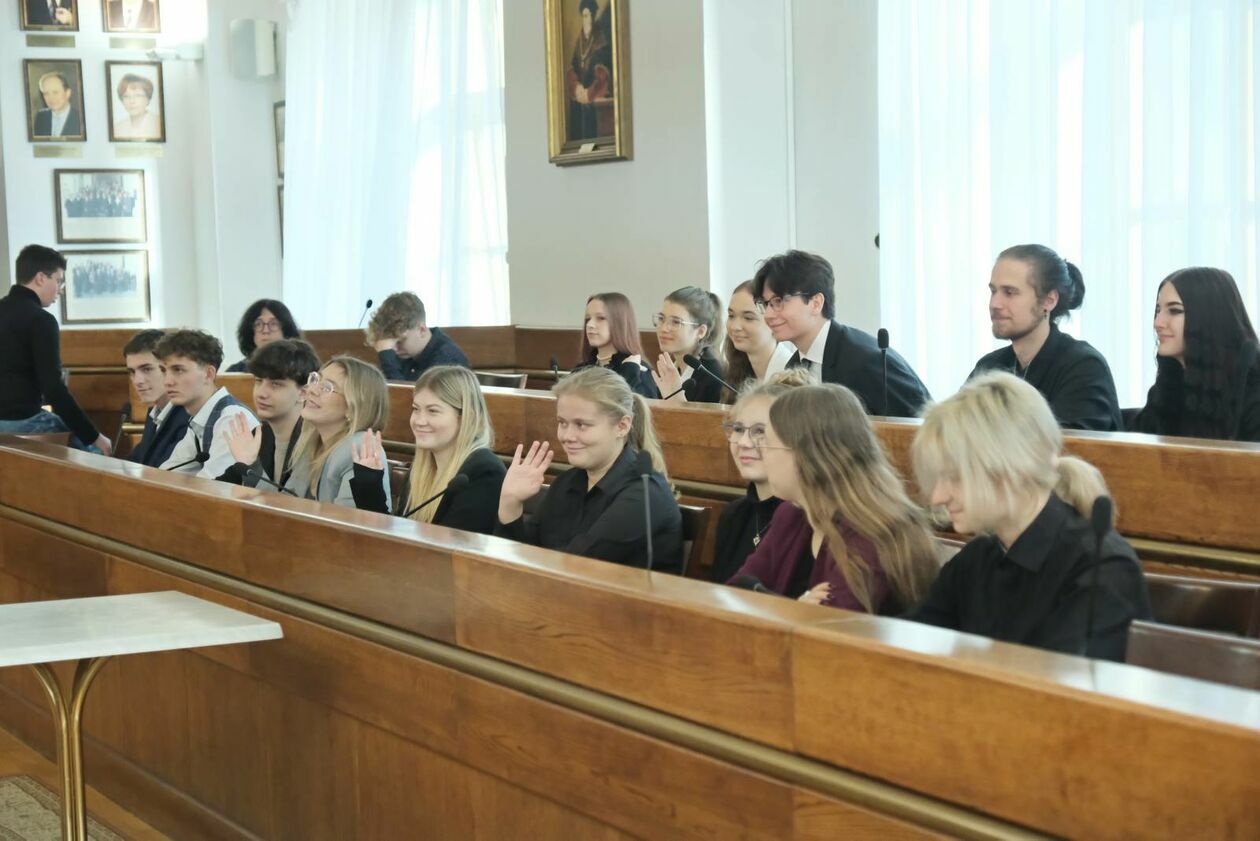  Pierwsze posiedzenie Młodzieżowej Rady Miasta (zdjęcie 5) - Autor: DW