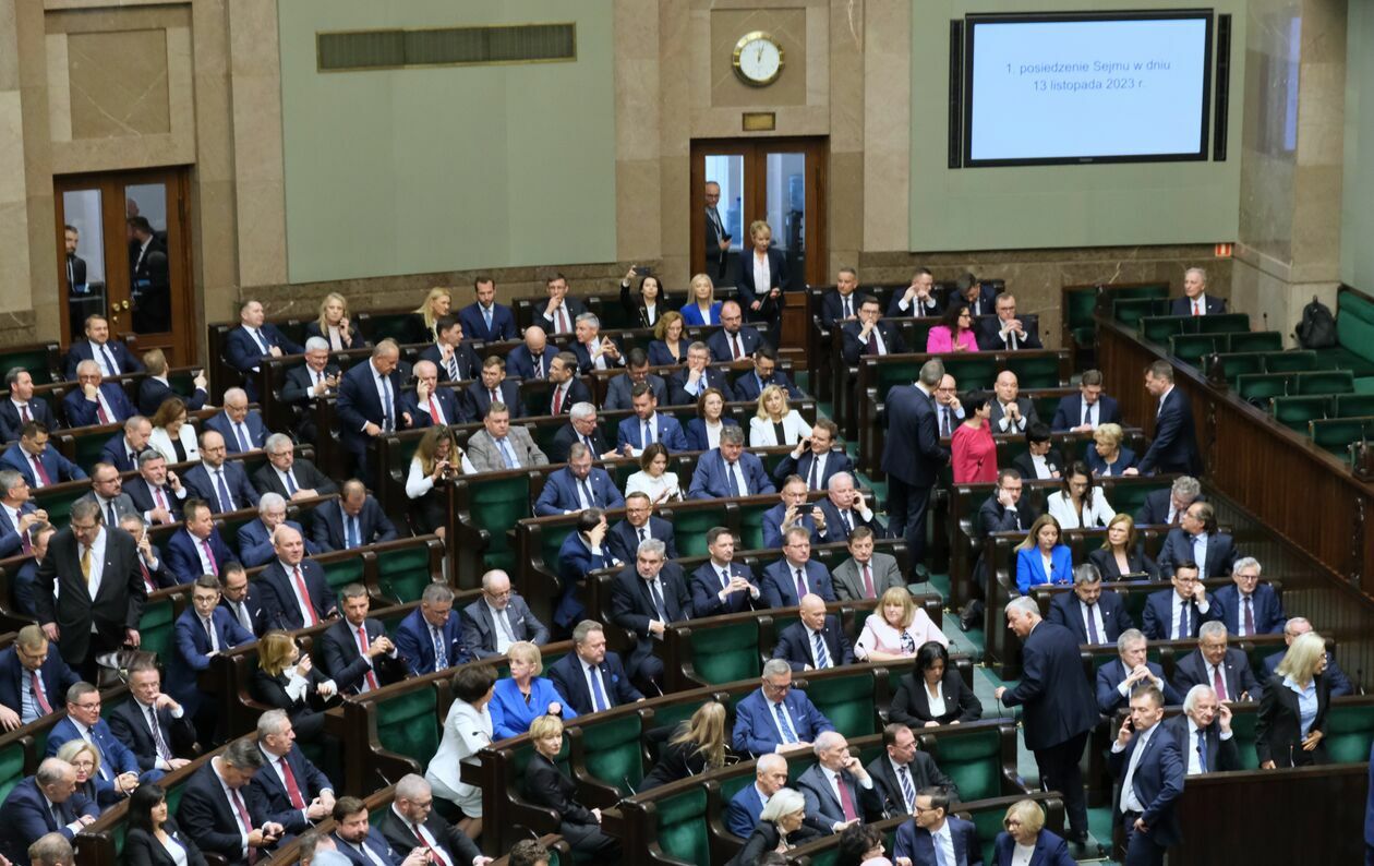  Pierwsze posiedzenie Sejmu  (zdjęcie 9) - Autor: BAS