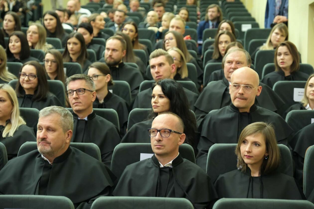  Promocja doktorów habilitowanych i doktorów na Uniwersytecie Medycznym (zdjęcie 49) - Autor: DW