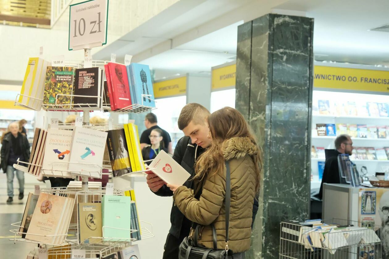  XXIV Targi Wydawców Katolickich Lublin 2023  (zdjęcie 2) - Autor: DW