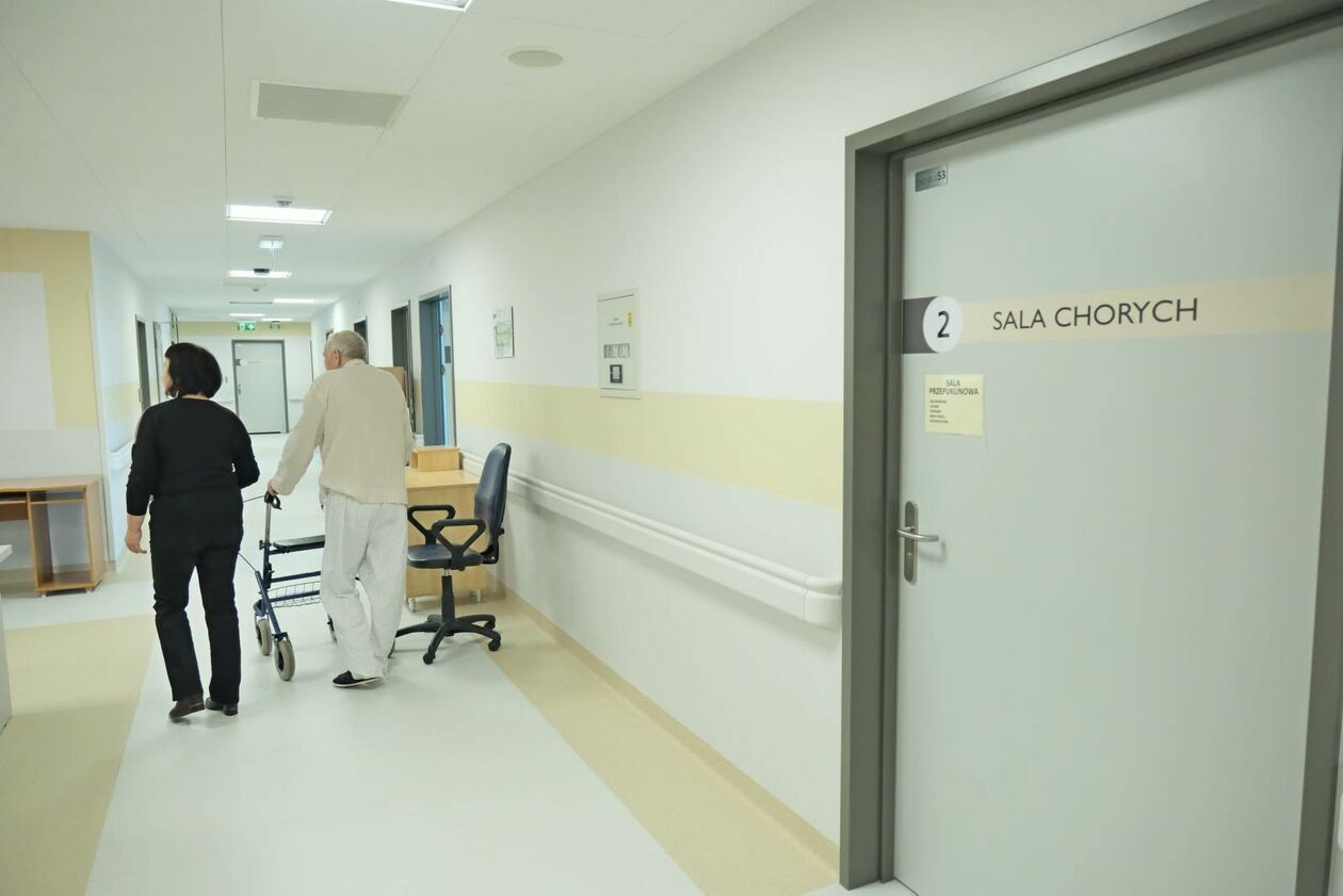  Kliniki zabiegowe w nowej części szpitala USK 1 (zdjęcie 24) - Autor: DW