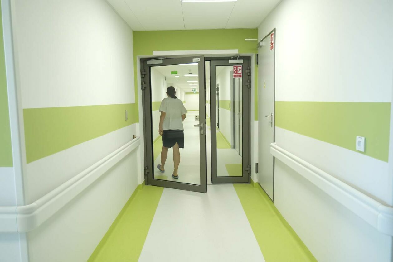  Kliniki zabiegowe w nowej części szpitala USK 1 (zdjęcie 7) - Autor: DW