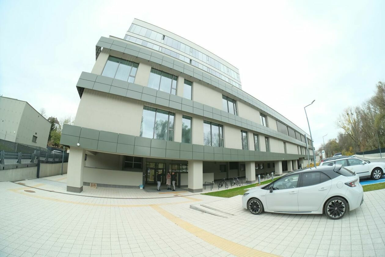  Kliniki zabiegowe w nowej części szpitala USK 1 (zdjęcie 26) - Autor: DW