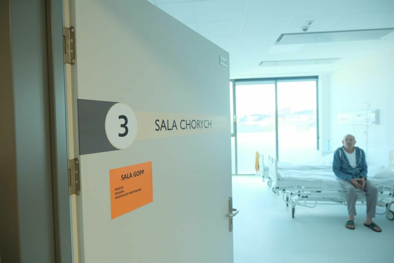  Kliniki zabiegowe w nowej części szpitala USK 1 (zdjęcie 22) - Autor: DW