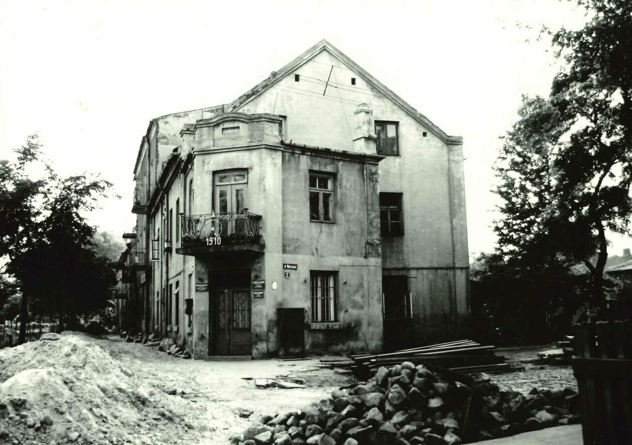 <p>Lublin, ul. Włościańska 2, r&oacute;g ul. Krochmalnej, kamieniczka ze ściętym narożem z 1910 r.</p>
