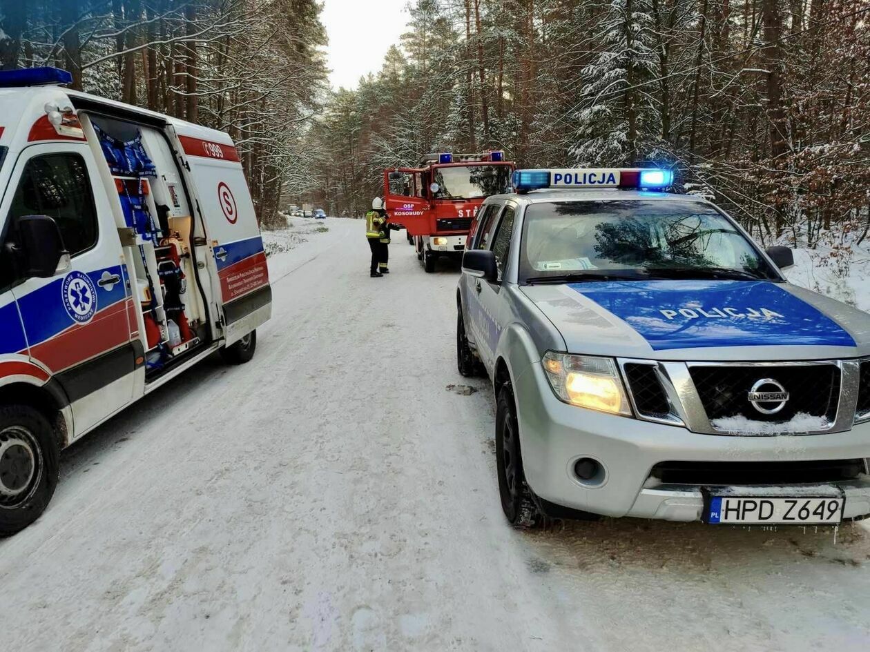  Wypadek w Kosobudach (zdjęcie 4) - Autor: OSP KRSG Zwierzyniec/fb