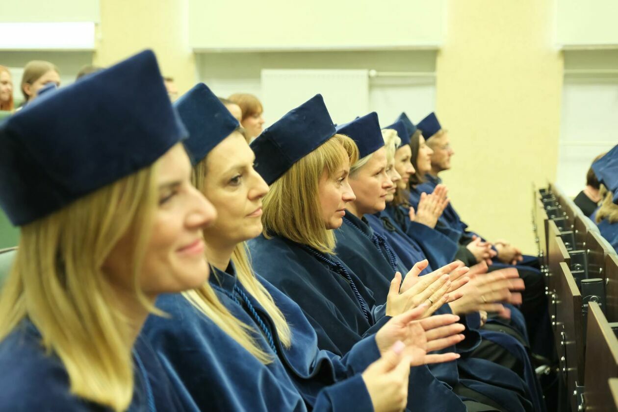  Uroczyste odnowienie dyplomów pielęgniarek po 50 latach od ukończenia studiów. (zdjęcie 11) - Autor: DW