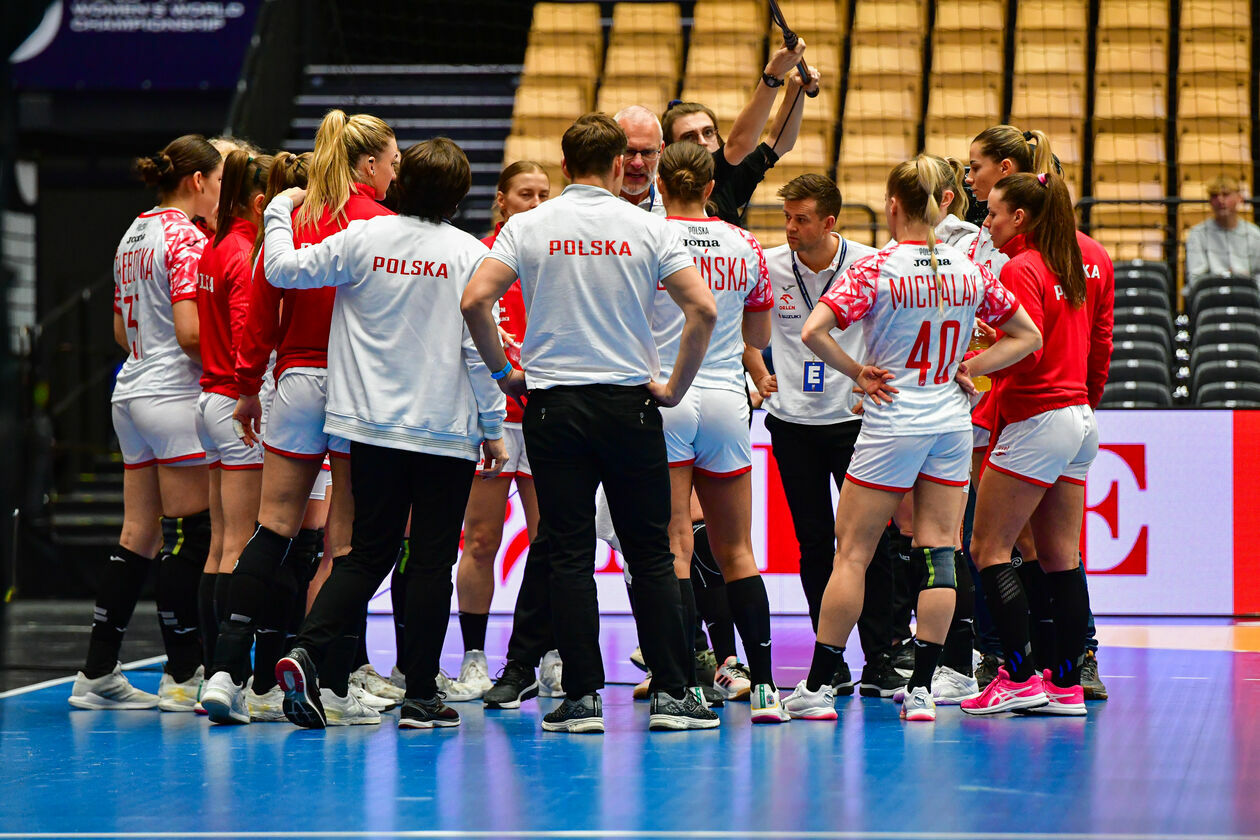  MŚ piłkarek ręcznych: Polska – Iran 35:15 (18:8) (zdjęcie 20) - Autor: Paweł Bejnarowicz/ZPRP