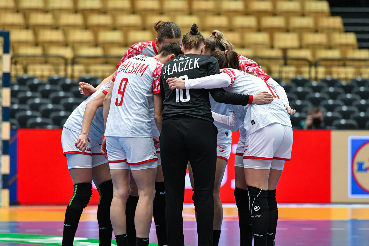  MŚ piłkarek ręcznych: Polska – Iran 35:15 (18:8) (zdjęcie 30) - Autor: Paweł Bejnarowicz/ZPRP