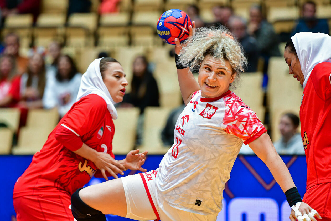  MŚ piłkarek ręcznych: Polska – Iran 35:15 (18:8) (zdjęcie 11) - Autor: Paweł Bejnarowicz/ZPRP