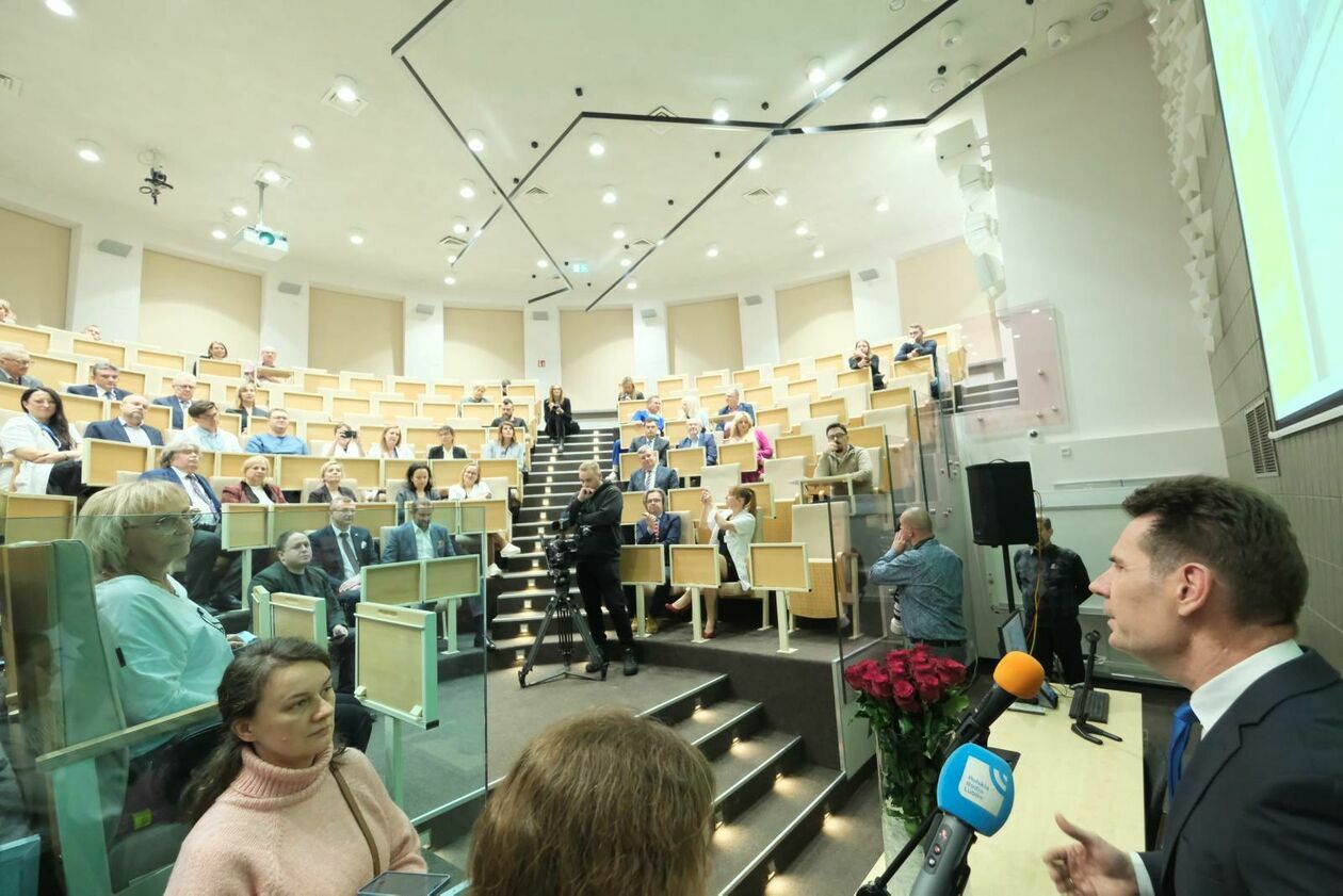  Otwarcie budynku Klinicznego Oddziału Sztucznej Nerki SPSK Nr 4 w Lublinie (zdjęcie 3) - Autor: DW