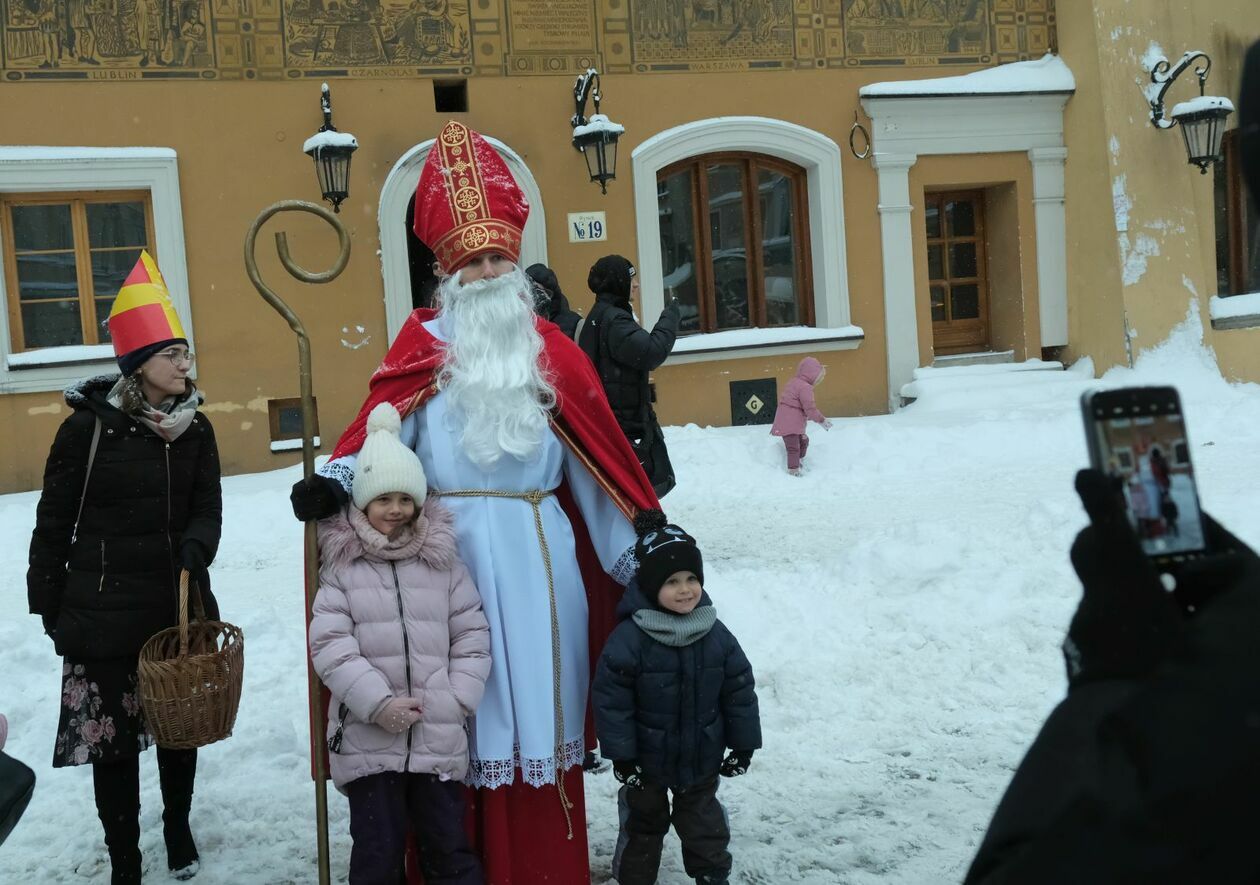  Orszak Świętego Mikołaja przeszedł ulicami Lublina (zdjęcie 31) - Autor: DW