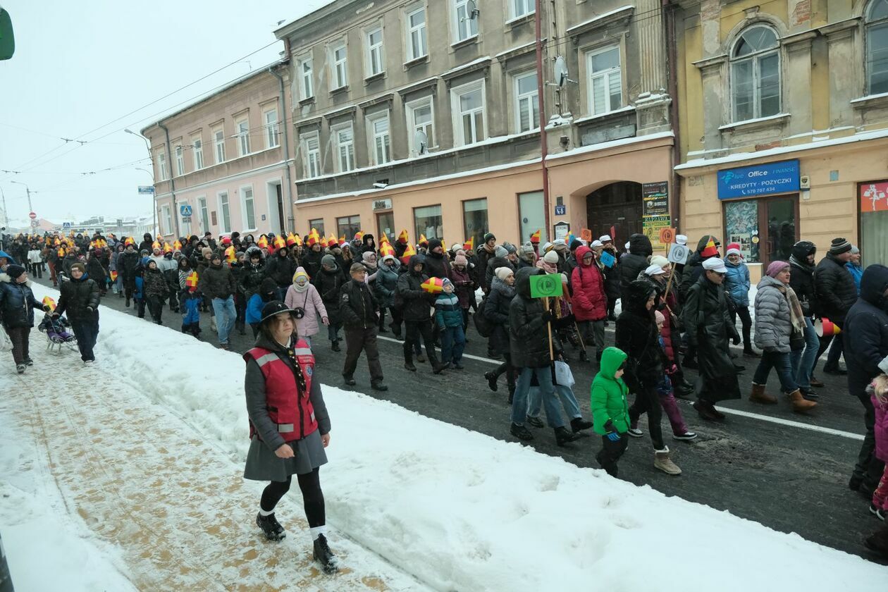  Orszak Świętego Mikołaja przeszedł ulicami Lublina (zdjęcie 42) - Autor: DW