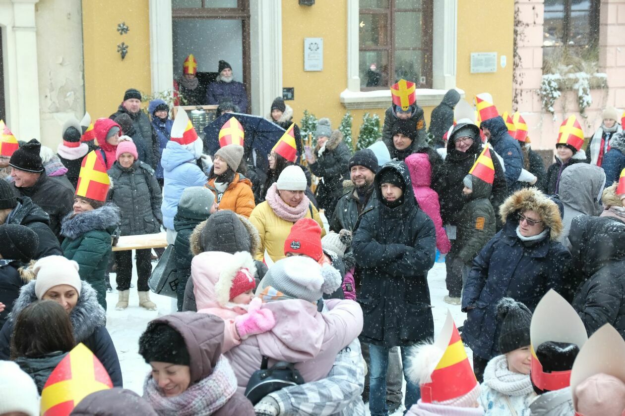  Orszak Świętego Mikołaja przeszedł ulicami Lublina (zdjęcie 18) - Autor: DW